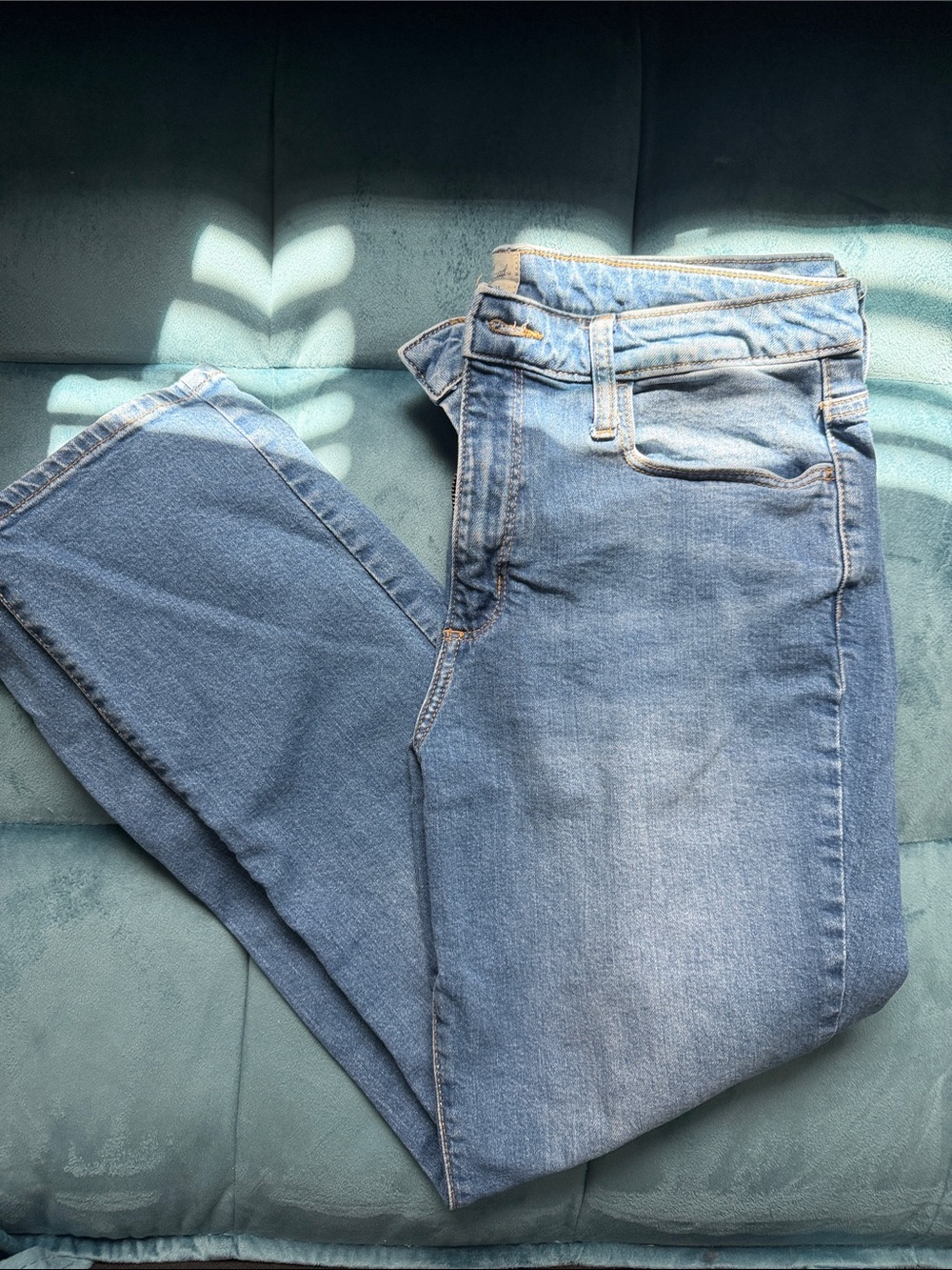 Universal Thread Women’s Straight Jeans in Light Blue Denim